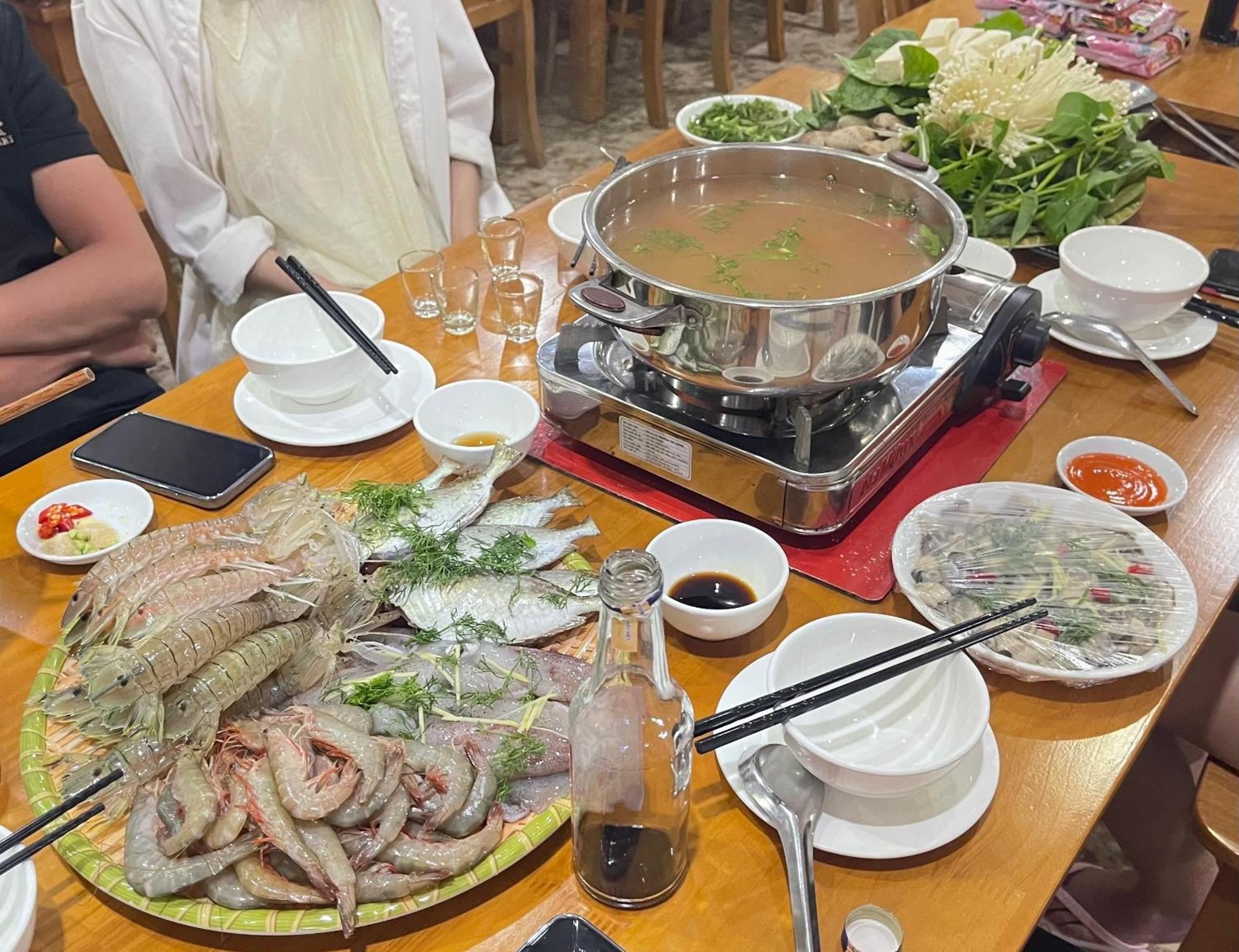 Phuong Dong Hotel Dong Khe Sau Bagian luar foto