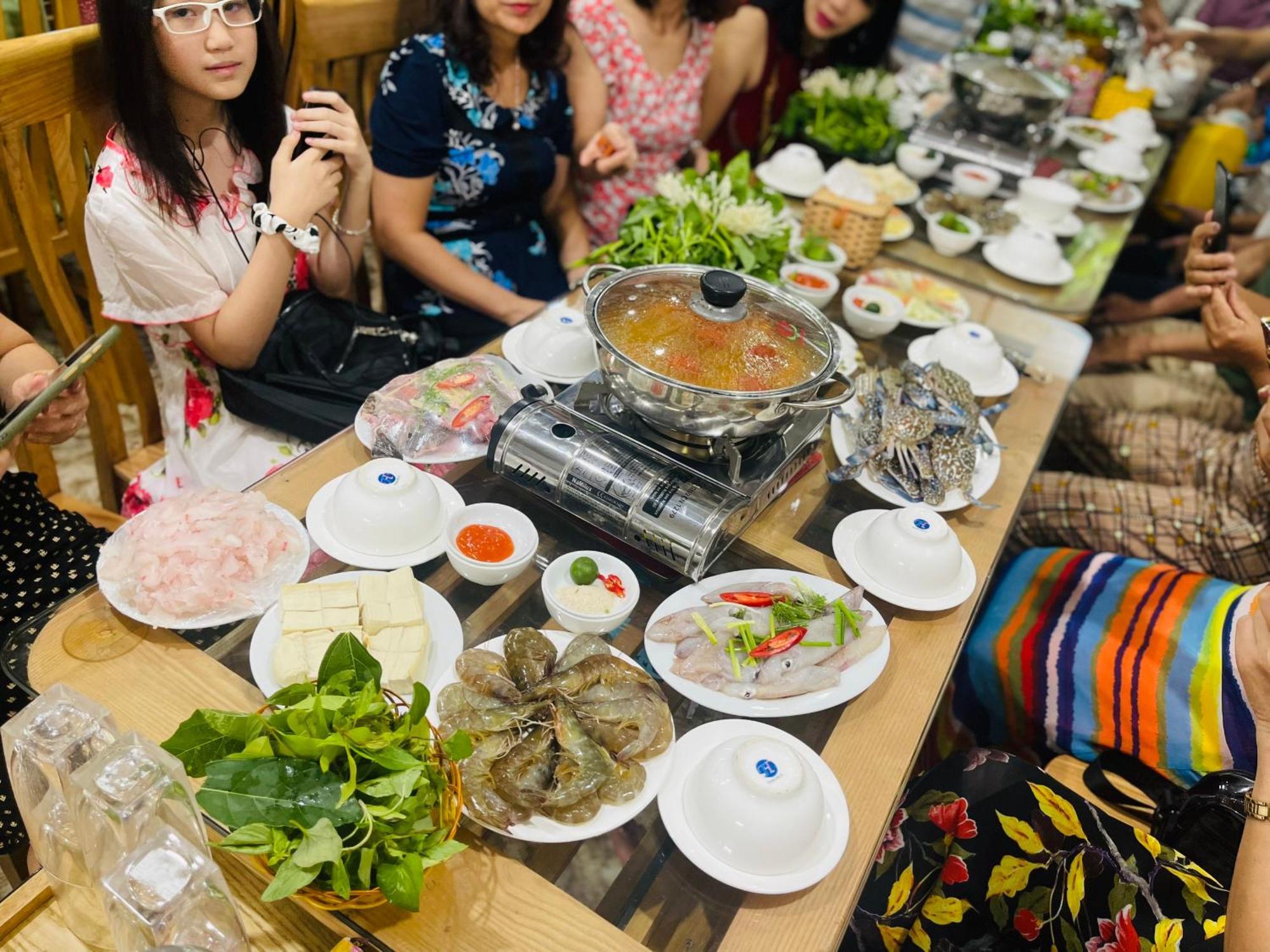 Phuong Dong Hotel Dong Khe Sau Bagian luar foto