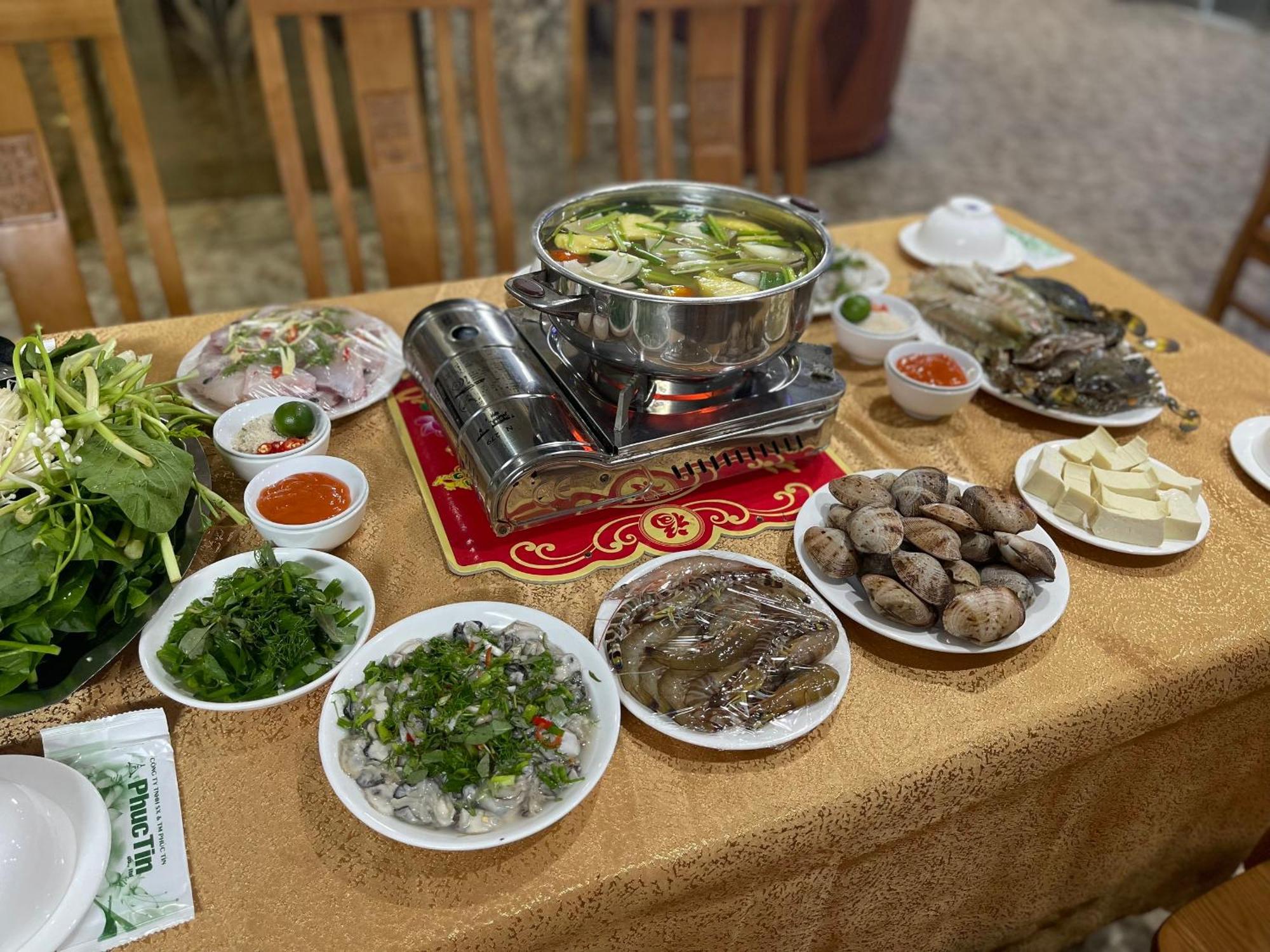 Phuong Dong Hotel Dong Khe Sau Bagian luar foto